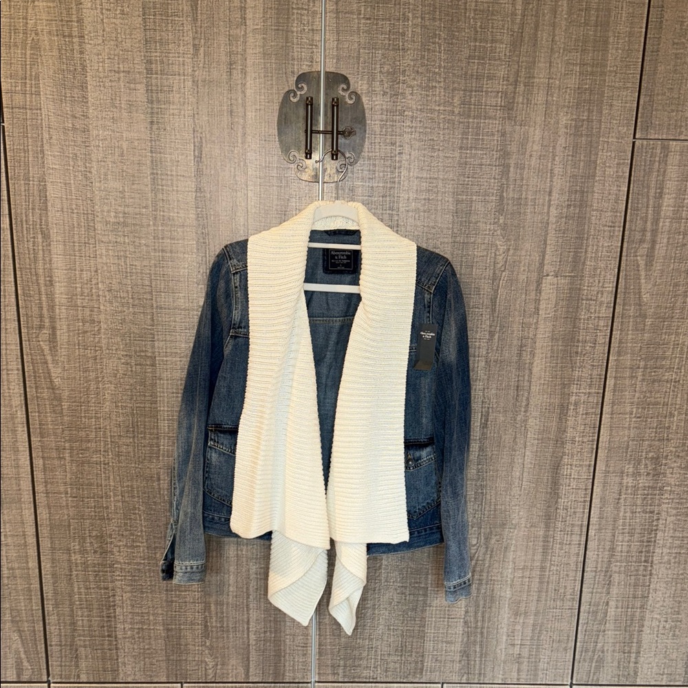 Abercrombie & Fitch Blue Denim Jacket With a Sweater Collar